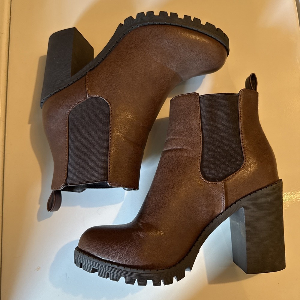 Soda Women Brown Ankle Boots Block Heel Lug Sole Booties Size 8 - Picture 3 of 7